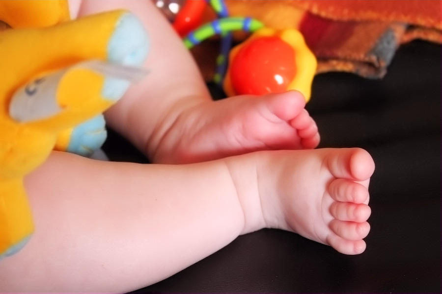 pediatra_piedi.pg